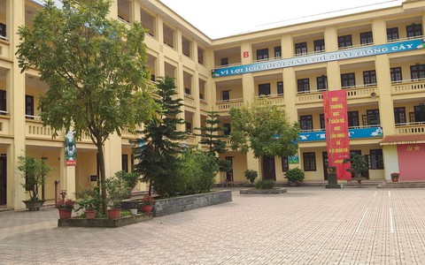 Vụ thầy giáo dạy Toán bị tố sàm sỡ nhiều nam sinh Hà Nội: Phụ huynh 7 học sinh gửi đơn minh oan cho thầy?
