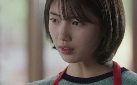 Mẹ chồng suốt ngày khen con dâu cũ vừa ngoan vừa tốt, dâu mới chỉ hỏi lại một câu khiến bà cứng họng