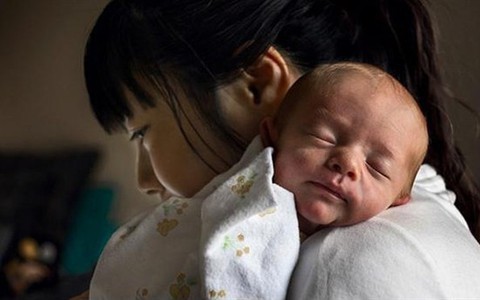 Sau 2 năm vất vả chăm cháu, ngày con dâu đột ngột về đón cháu nói một câu khiến tôi ngất luôn tại chỗ