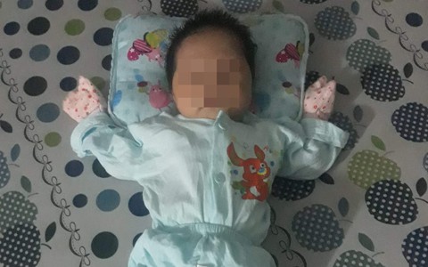 Bé trai 2 tháng tuổi tử vong sau khi tiêm vắc-xin 5 trong 1: Mẹ trẻ khóc ngất, nhịn ăn nhịn uống vì thương nhớ con