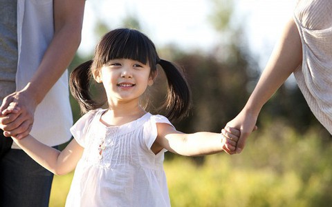 Loạt bí quyết giúp trẻ trở nên tự tin, mạnh mẽ hơn mà bố mẹ nào cũng cần ghi nhớ