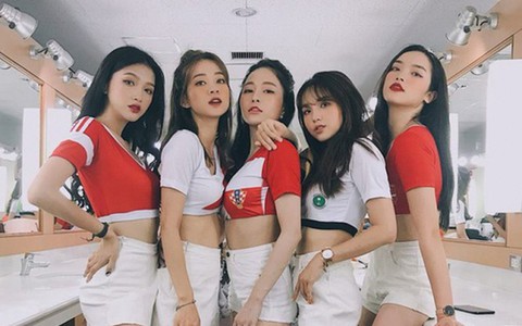 Sau một năm, dàn hot girl World Cup 2018: Người đang là tâm điểm thị phi, người ở ẩn chẳng mặn mà khoe thân