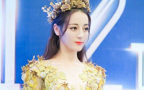 Địch Lệ Nhiệt Ba: Diễn xuất bị chê thảm họa, khoe học vũ đạo từ nhỏ nhưng lần nào múa cũng ăn hàng tá gạch đá 