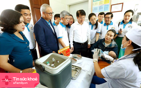 Từ chối tiêm chủng: Cha mẹ đang đặt tính mạng con mình vào nguy hiểm