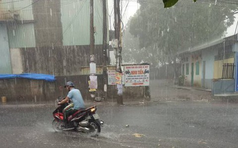 Thời tiết ngày nghỉ lễ đầu tiên: Đồng Nai bất ngờ mưa lớn, các nơi khác vẫn nắng nóng đến cuối tuần sau