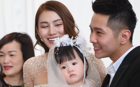 Lộ thêm loạt ảnh cưới đẹp như mơ của Lê Hà - The Face và ông xã đại gia điển trai 