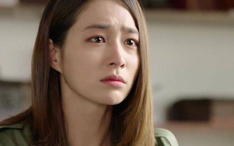 Tưởng được ở riêng là sướng, ai ngờ được nửa năm vợ trẻ đã phải mang chồng về trả cho bố mẹ chồng rèn lại