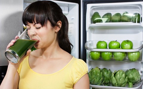 Thanh lọc cơ thể bằng cách chỉ uống nước ép trái cây và nước trong 3 tuần, người phụ nữ nhận cái kết đắng