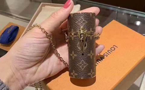Mục sở thị hộp đựng son Louis Vuitton giá 30 triệu khiến hội bánh bèo phù phiếm xôn xao vài tháng nay