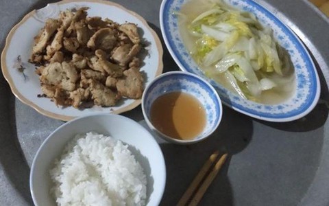 Đăng ảnh mâm cơm đạm bạc trong thai kỳ khiến hội chị em hoang mang, nhưng mẹ trẻ lại muốn than thở thứ khác
