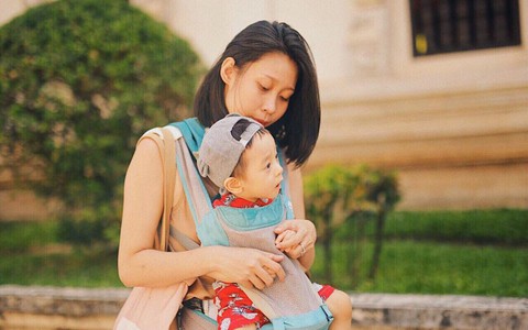 Ngày thanh minh, nghẹn ngào đọc thư tay vợ trẻ gửi chồng quá cố sau 2 năm anh qua đời: "Em và con vẫn mãi thương anh!"