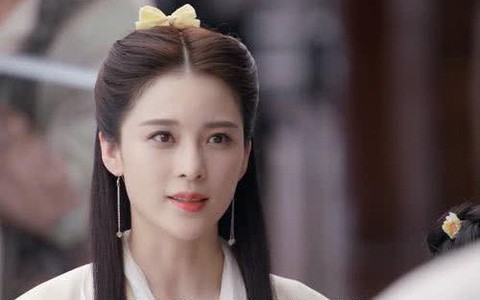 "Hậu duệ" Tiểu Long Nữ xuất hiện như chủ rạp xiếc, miệng mồm liến thoắng như bà dì hàng xóm!