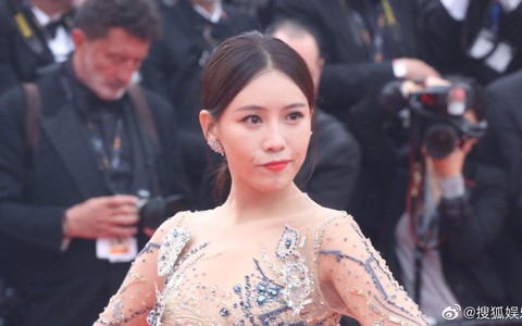 Bị đuổi khỏi thảm đỏ Cannes, cung nữ của Cao Quý Phi trong Diên Hi Công Lược vẫn chây lì tạo dáng