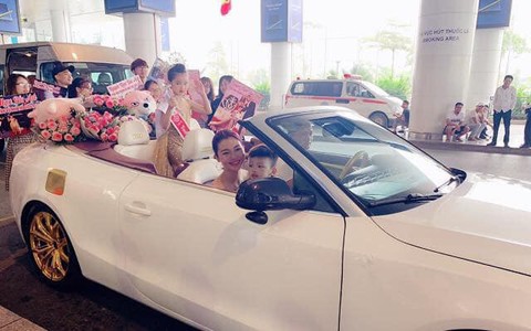Hoa hậu hoàn vũ nhí 2019 được đón bằng xe sang dát vàng khi trở về Việt Nam