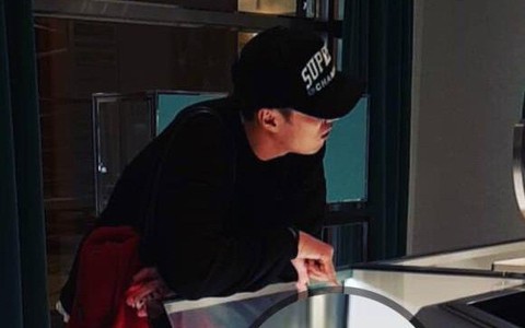 Rò rỉ hình ảnh So Ji Sub đi mua nhẫn cưới, showbiz Hàn sắp có thêm một đám cưới hoành tráng 