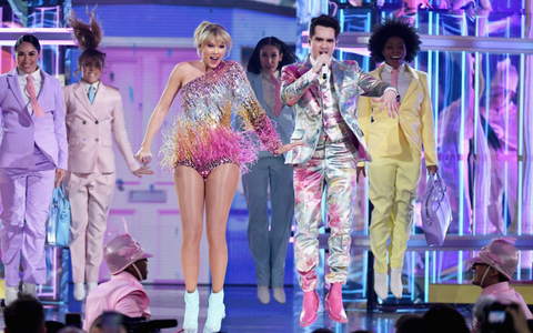 Taylor Swift biểu diễn hoành tráng nhưng lại ra về trắng tay tại “Billboard Music Awards 2019”