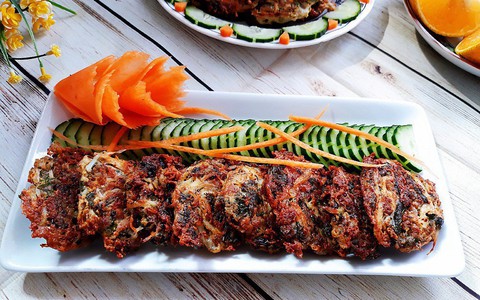 Mùa cá ngần đã về, các mẹ đừng bỏ lỡ món chả cá ngần thơm ngon đặc biệt nhé!
