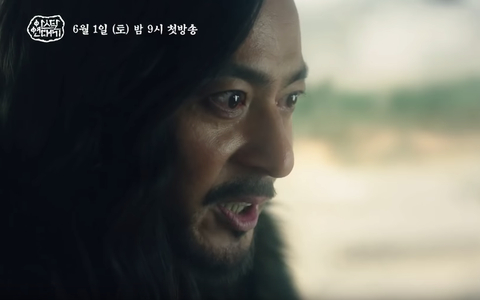Jang Dong Gun chém giết tàn bạo, bóp cổ bạn gái Song Joong Ki trong “Arthdal Chronicles“