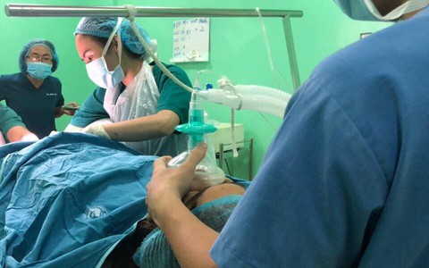 Người phụ nữ 29 tuổi, trải qua 5 lần sinh đẻ, đến lần thứ 6 thì suýt mất mạng vì thai bám sẹo cũ
