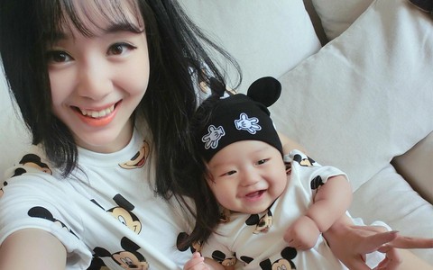 Bị mẹ chồng mắng vì cho con về ngoại, nàng dâu ấm ức nhắn tin mách chồng nhưng chị em lại "hiến kế" thế này