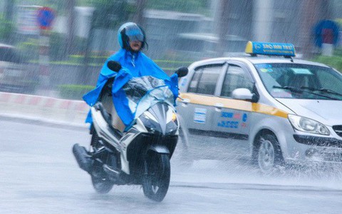 Dự báo thời tiết 22/5: Mưa dông cả nước, Hà Nội mát mẻ
