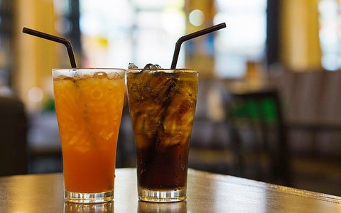 Nhiều người thích loại nước ép này và tưởng rằng rất tốt nhưng uống nhiều lại tăng nguy cơ tử vong sớm, tác hại còn hơn cả soda