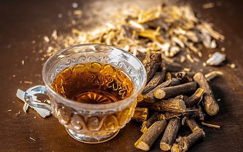 Uống trà cam thảo 2 lần mỗi ngày liên tục trong 2 tuần, tưởng tốt nhưng người đàn ông này phải nhập viện vì huyết áp tăng vọt