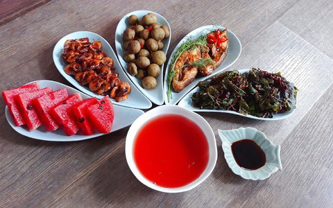 Mâm cơm chuẩn vị mùa hè ngày nắng nóng các mẹ hãy nấu ngay nhé!