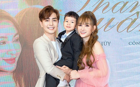 Tình trẻ kém Thu Thủy chục tuổi gây bất ngờ trước những chia sẻ cực chững chạc sau khi nữ ca sĩ công khai chuyện tình