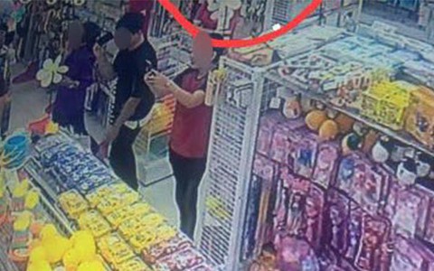 Lên mạng mắng khách "như hát hay" vì vào cửa hàng chụp ảnh, nữ nhân viên bị chỉ trích vì 2 lý do khó chấp nhận