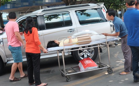 Bé gái 3 năm không tăng cân, suy kiệt vì khối u não nhưng gia đình không đưa đi khám vì nghĩ... ham chơi