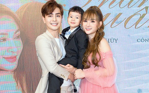 Con trai Thu Thủy không ngại gọi tình trẻ của mẹ là bố