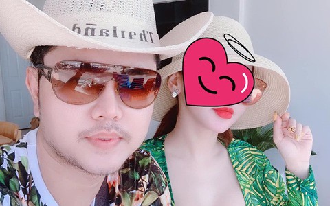 Sau 1 năm chia tay tình già tỷ phú, Vũ Hoàng Việt đã có bạn gái mới "siêu vòng 1" và trắng như Ngọc Trinh, thu nhập vài trăm triệu mỗi tháng