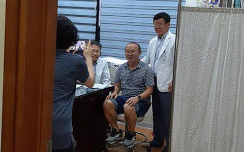 Hậu King’s Cup, HLV Park Hang-seo phải vào viện kiểm tra sức khoẻ nhưng vẫn “ghi điểm” chỉ nhờ hành động nhỏ này!