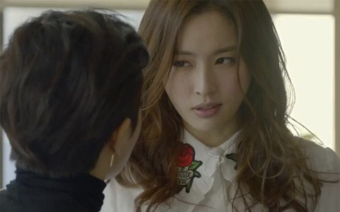 Thấy vợ chồng tôi định mua xe hơi, mẹ chồng ngỏ ý muốn "góp một ít" và mục đích khó tưởng tượng phía sau