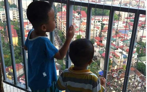 Từ vụ bé 6 tuổi rơi từ tầng 14: Lưu ý không thể bỏ qua khi nhà có trẻ con sống ở chung cư