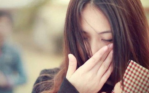 Tâm trạng bực bội, tôi mắng con ầm ĩ trên taxi, xuống xe mới giật mình nhận ra khuôn mặt quen thuộc của người tài xế