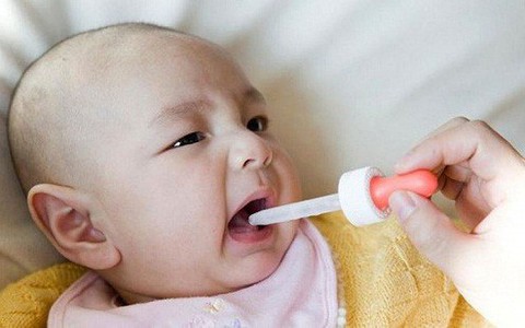 Mùa hè, các mẹ đừng quên bổ sung loại vitamin này cho con để tránh chảy máu cam, chảy máu chân răng