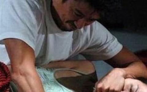 Nghi án bà già 64 tuổi bị 2 thanh niên hiếp dâm tập thể ngoài cánh đồng