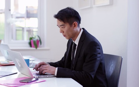 Ngay ngày đầu về ra mắt, bạn gái đã tỏ vẻ khó chịu, không ngờ trong lễ đính hôn, cô ấy còn đưa ra yêu cầu khiến cả nhà tôi không thể chấp nhận