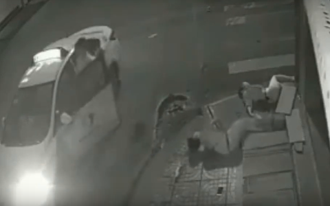 Tài xế taxi Vinasun bỏ đi sau va chạm khiến cô gái tử vong và sự vô cảm của người qua đường