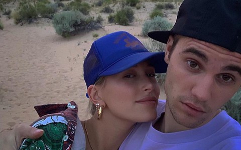 Vừa viết bài hát nhớ nhung Selena, Justin Bieber đã tâm sự mùi mẫn ngay được với vợ 