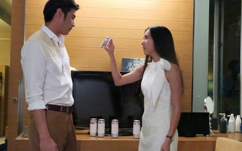 Nhìn cốc rượu nếp chồng mua thắp hương Tết Đoan Ngọ, vợ cay đắng nhận ra sự thật phía sau