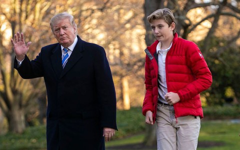 Quý tử Barron Trump hiện giờ ra sao sau khi vắng mặt bất thường trong chuyến thăm của gia đình đến Vương quốc Anh