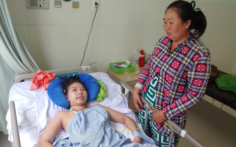 Sau 4 tháng, sản phụ ngưng tim nguy kịch lúc lâm bồn như người mất hồn, riêng đứa con trai ngày một bụ bẫm, đáng yêu