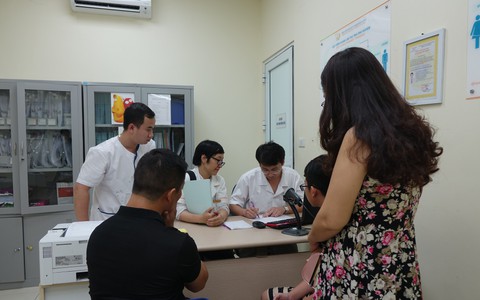 Đàn ông không tinh trùng vẫn có thể có con nhờ thực hiện kỹ thuật này