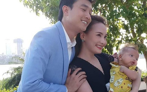 Lộ ảnh kết phim gia đình Thư - Vũ hạnh phúc bên nhau nhưng dân mạng lại chỉ chú ý bé Bon vì chi tiết này