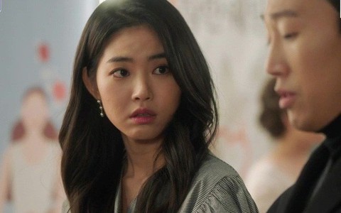 Mẹ chồng gọi bạn bè tới nhà để "hành" con dâu đang bầu, nhịn mãi cuối cùng cô phải dùng kế này phanh phui tất cả