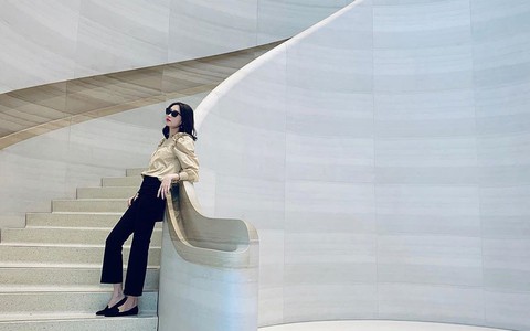 Hoa hậu Đặng Thu Thảo khiến fan giật mình lo lắng khi lộ thân hình mỏng như giấy, tay chân gầy rộc chỉ thấy xương