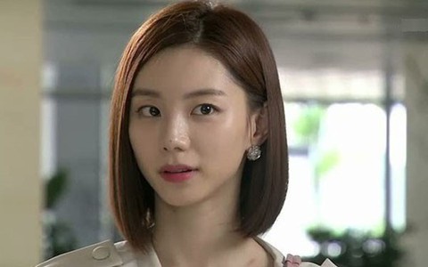 Bà cô bên chồng dè bỉu tôi vì không có bằng cấp, nhưng đến khi biết thu nhập của tôi thì đon đả bắt chuyện
